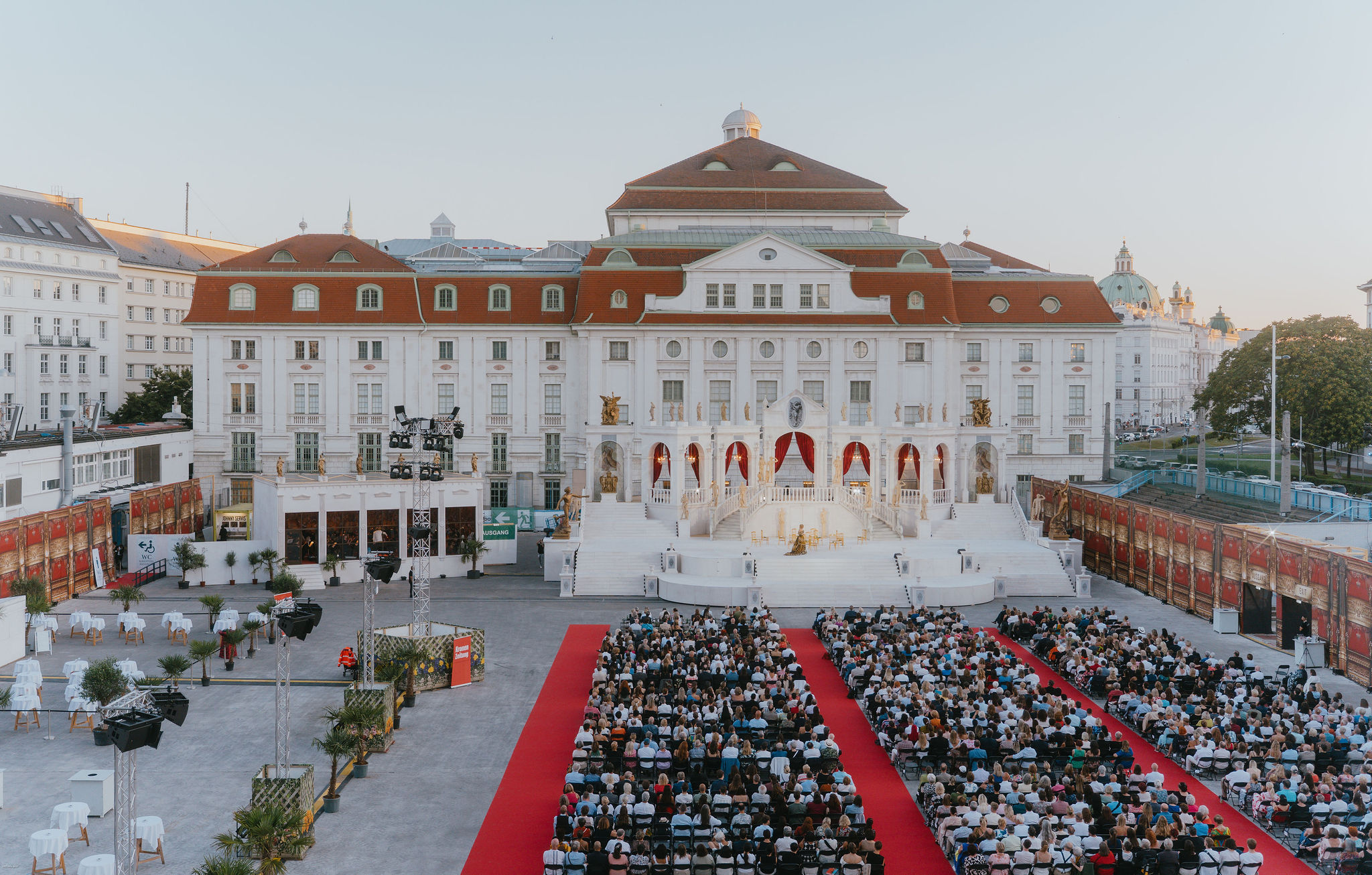 Opernsommer Wien wird zum DOOH-Standort: monitorwerbung erstmals mit LED Wall am Heumarkt