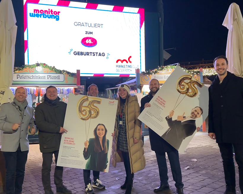 Marketing Club Österreich Geburtstagsfoto mit Andreas Lanner (Geschäftsführer von monitorwerbung Kärnten), Markus Hartl (Geschäftsführer von The Media Consultants), Niko Pabst (Geschäftsführer Marketing Club Österreich), Lisa Reisenberger (Head of Marketing Palmers Textil AG und Vorstandsmitglied des Marketing Club Österreich), Andreas Ladich (Präsident Marketing Club Österreich, Vienna Airport), Sebastian Lanner (Geschäftsführer monitorwerbung Österreich).
