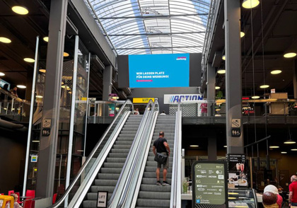 monitorwerbung Screen im Einkaufszentrum