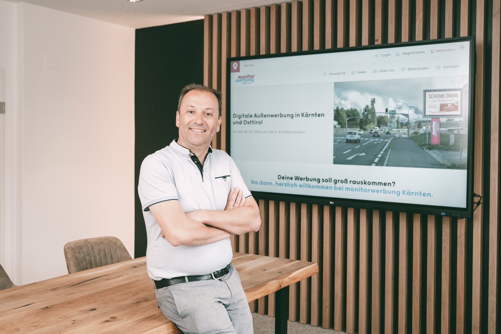 Portrait von Andreas Lanner im Büro von monitorwerbung Kärnten
