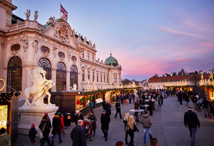 Weihnachtsmarkt vor dem Belvedere